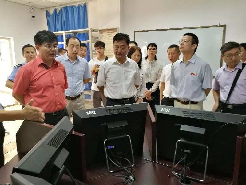 刘振宇到海口考区海南大学考点巡视
